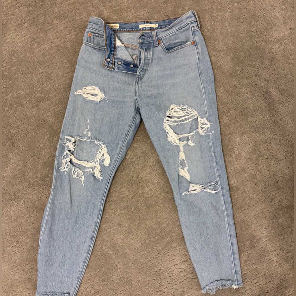 Distressed Levi’s Wedge Fit